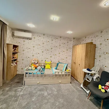 Maisonette In The Center Of *