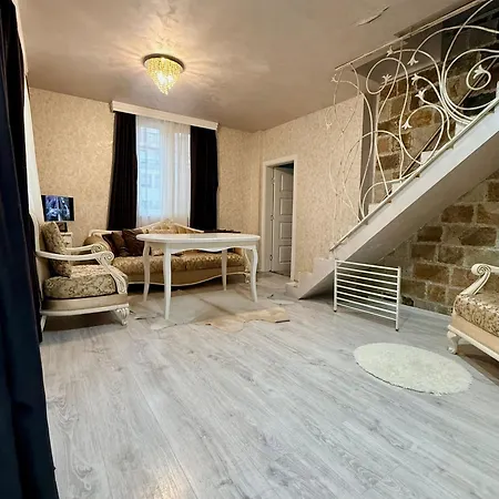 Maisonette In The Center Of شقة